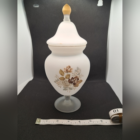 Frosted White Satin Lidded Pedestal. - Picture 2 of 6